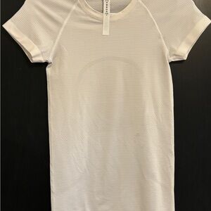 Lululemon Athletica Light Gray Short Sleeve Top